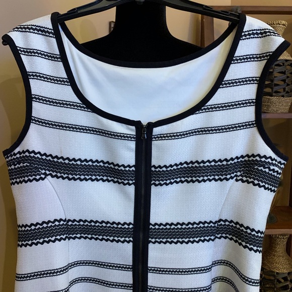 Black and White Swing Dress - Picture 3 of 7